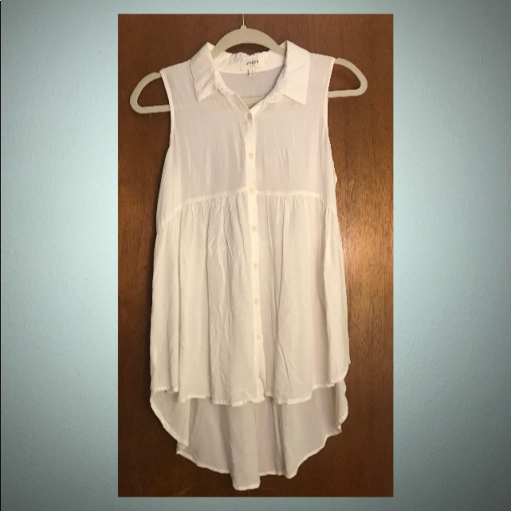 White collared tank